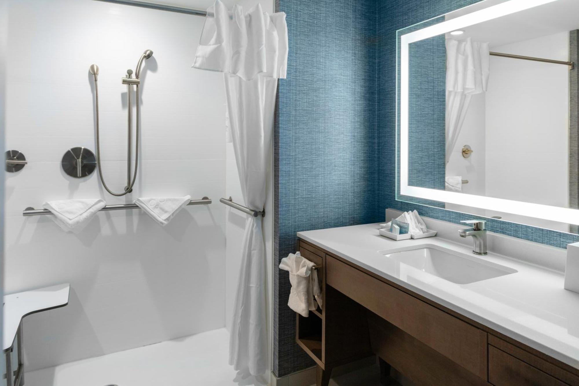 Hotel Home2 By Hilton Detroit 3*